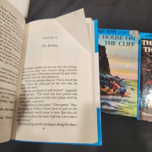 The Hardy Boys Mystery Stories Volumes 1-3 - Picture 4 of 6